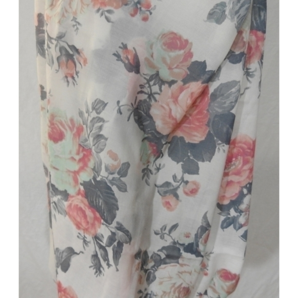 ✨️ Lightweight Floral Infinity Scarf - Picture 4 of 7
